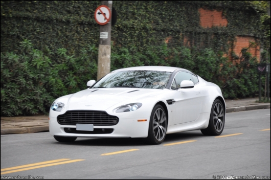 astonmartinvantagen420011.jpg