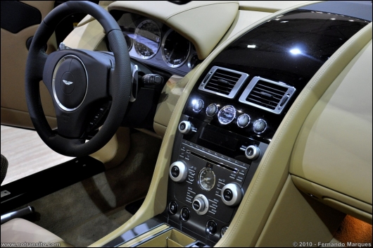 astonmartinv8vantageroadstersda003.jpg
