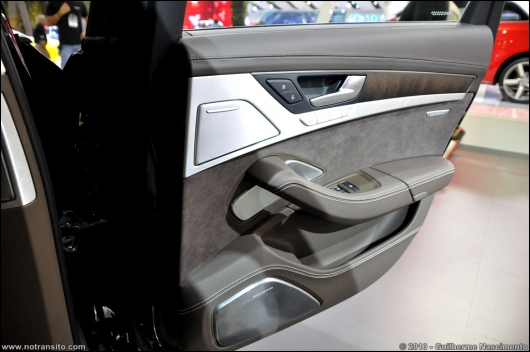 audia8l005.jpg