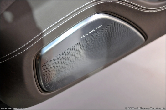 audia8l006.jpg