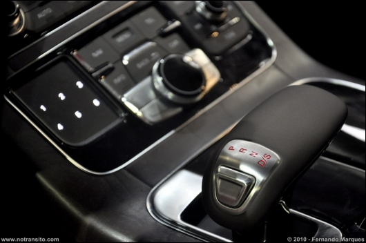 audia8l021.jpg