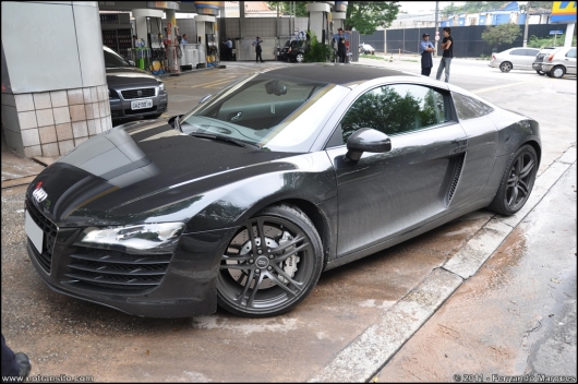 audir8002.jpg