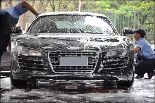 audir8007.jpg