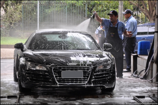 audir8008.jpg