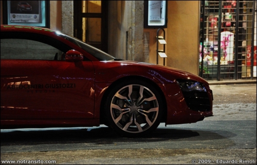 audir8per002.jpg