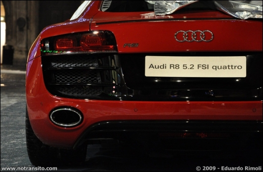 audir8per005.jpg