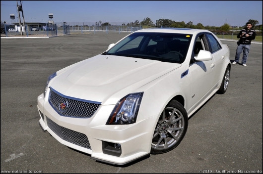 cadillacctsvbranco002.jpg
