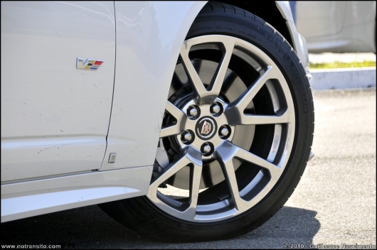 cadillacctsvbranco006.jpg