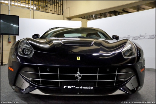 ferrarif12berlinetta001