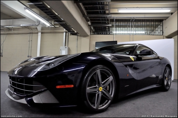 ferrarif12berlinetta002