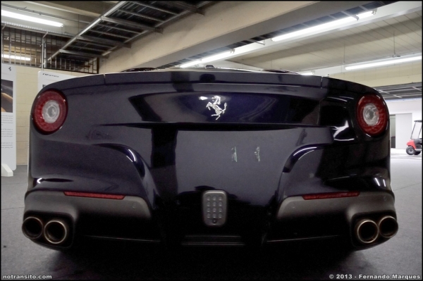 ferrarif12berlinetta003