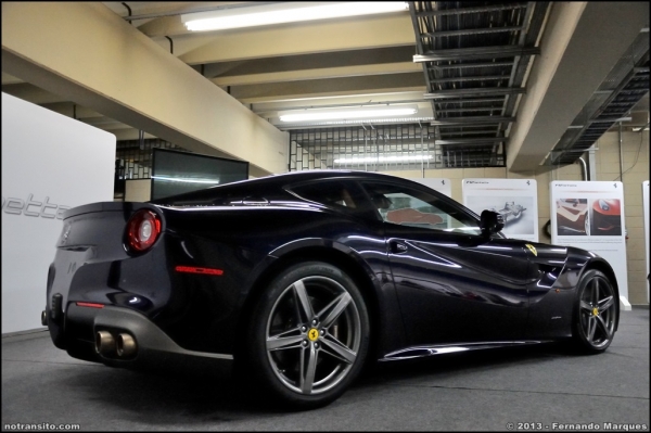 ferrarif12berlinetta009