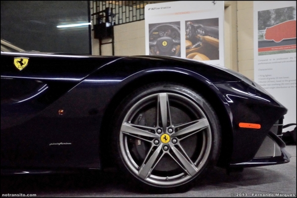 ferrarif12berlinetta010