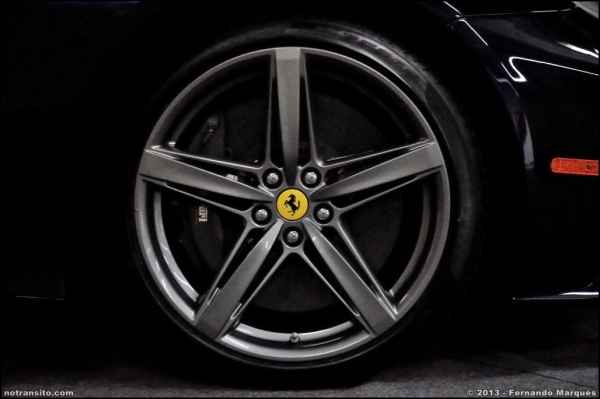 ferrarif12berlinetta011