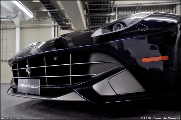 ferrarif12berlinetta012