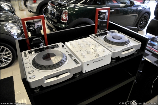 miniparadetopcar001