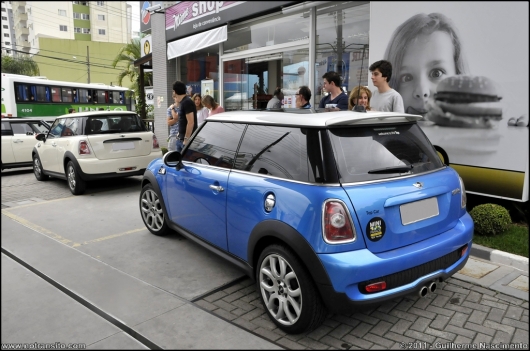 miniparadetopcar040