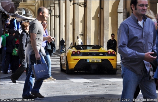 flagrasitaliaferrari002.jpg