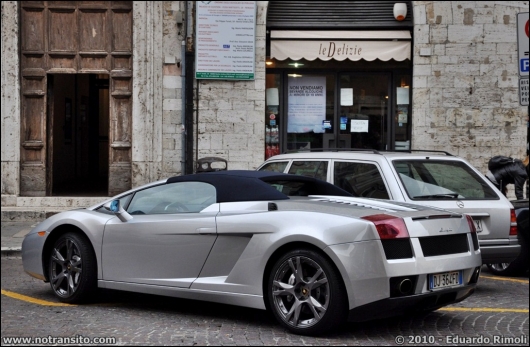 flagrasitaliaferrari012.jpg